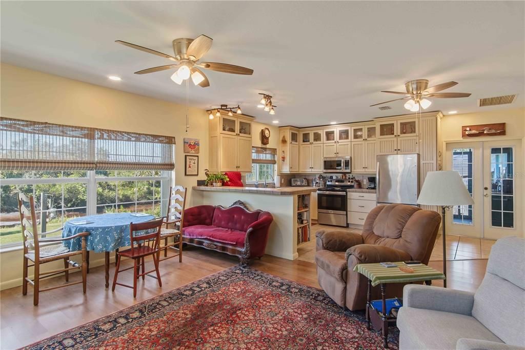 For Sale: $400,000 (3 beds, 1 baths, 1485 Square Feet)