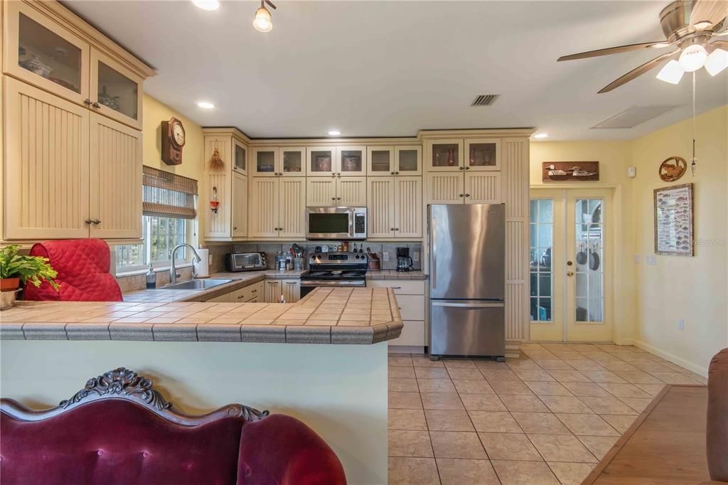 For Sale: $400,000 (3 beds, 1 baths, 1485 Square Feet)