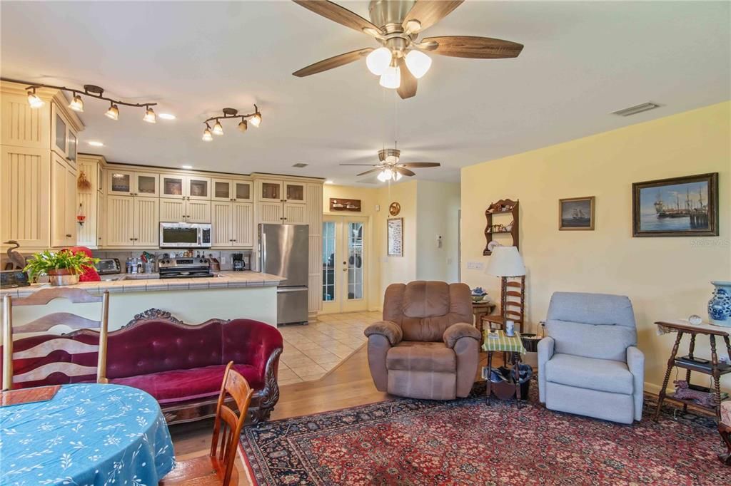 For Sale: $400,000 (3 beds, 1 baths, 1485 Square Feet)