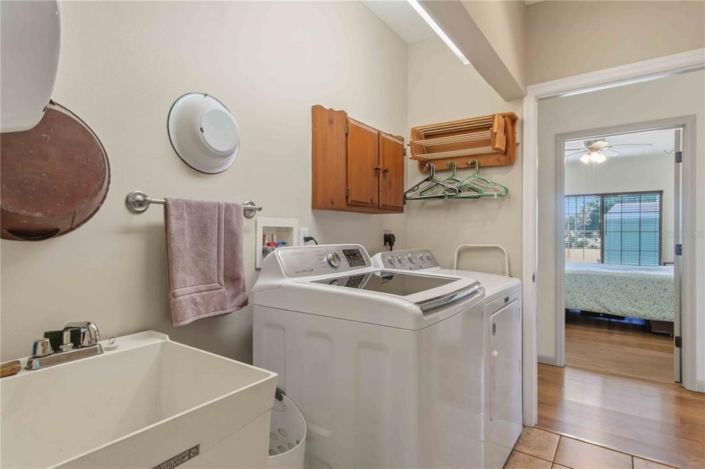For Sale: $400,000 (3 beds, 1 baths, 1485 Square Feet)