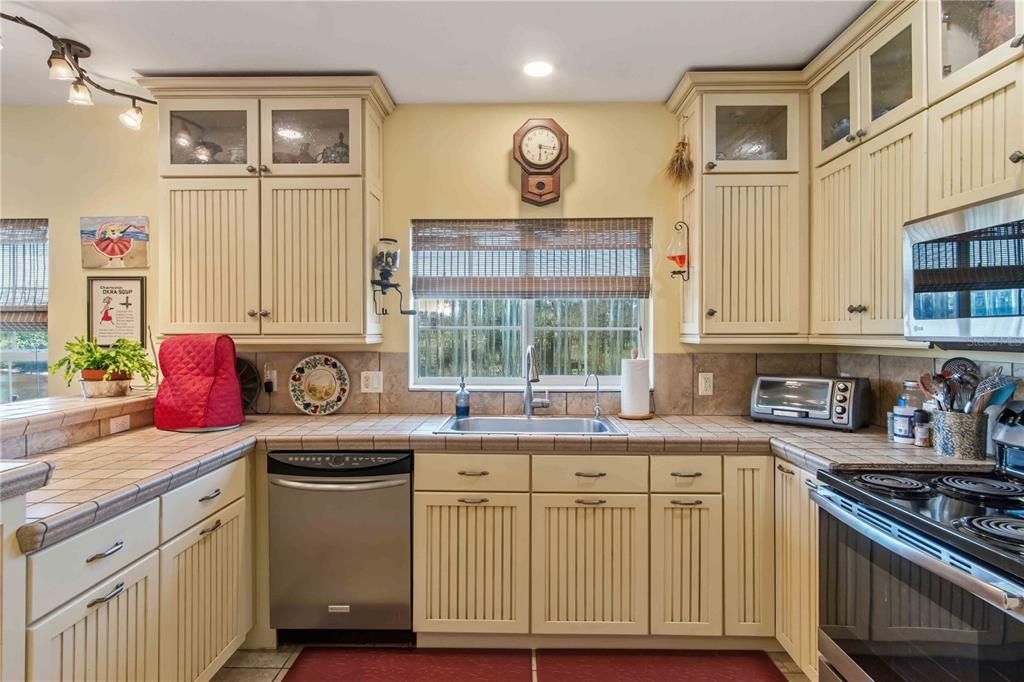 For Sale: $400,000 (3 beds, 1 baths, 1485 Square Feet)