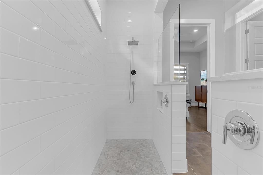 En Venta: $1,349,000 (4 camas, 3 baños, 2575 Pies cuadrados)