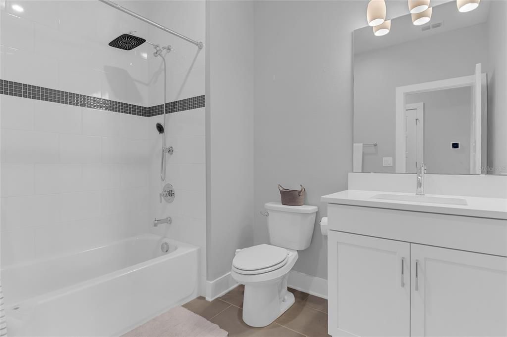 En Venta: $1,349,000 (4 camas, 3 baños, 2575 Pies cuadrados)