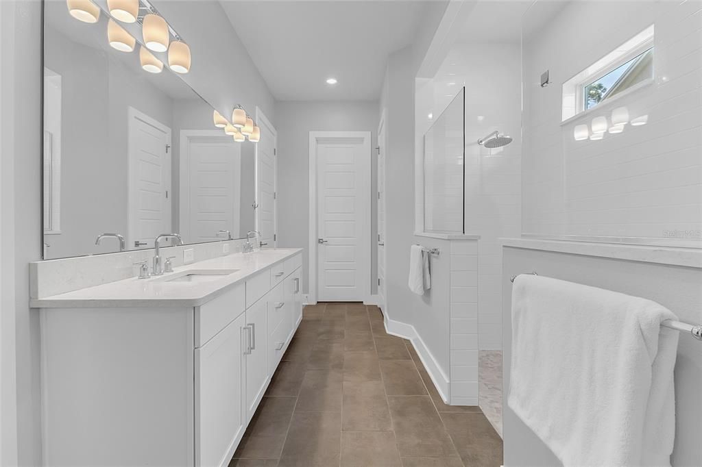 En Venta: $1,349,000 (4 camas, 3 baños, 2575 Pies cuadrados)
