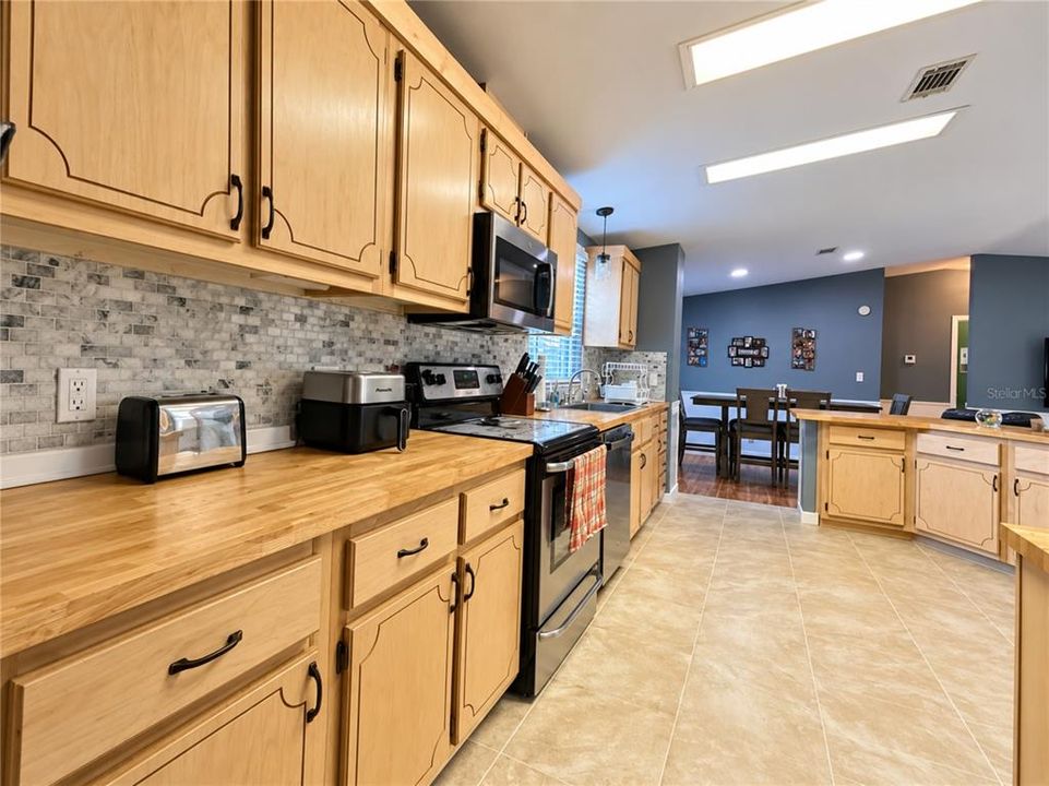 En Venta: $199,900 (3 camas, 2 baños, 1350 Pies cuadrados)
