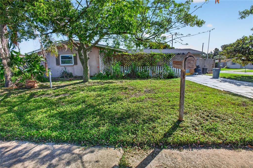 For Sale: $185,000 (2 beds, 2 baths, 1249 Square Feet)