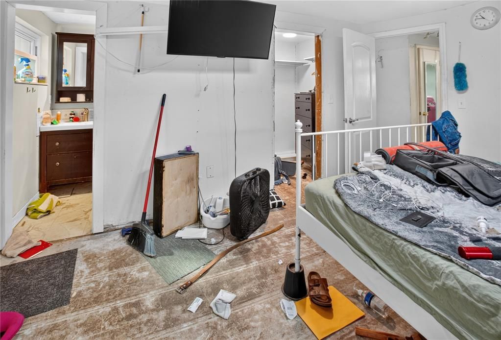 For Sale: $185,000 (2 beds, 2 baths, 1249 Square Feet)