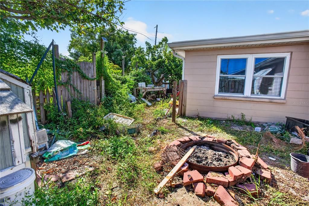 For Sale: $185,000 (2 beds, 2 baths, 1249 Square Feet)