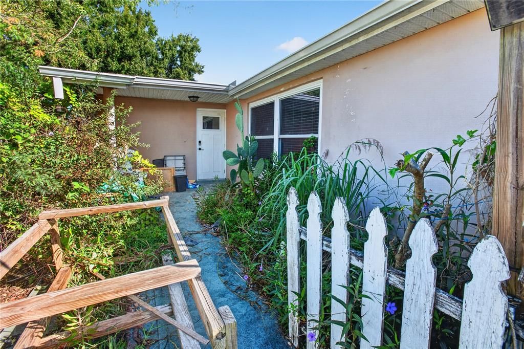 For Sale: $185,000 (2 beds, 2 baths, 1249 Square Feet)