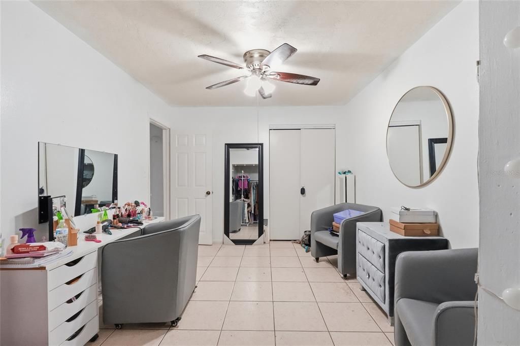 Activo con contrato: $349,900 (5 camas, 0 baños, 1980 Pies cuadrados)