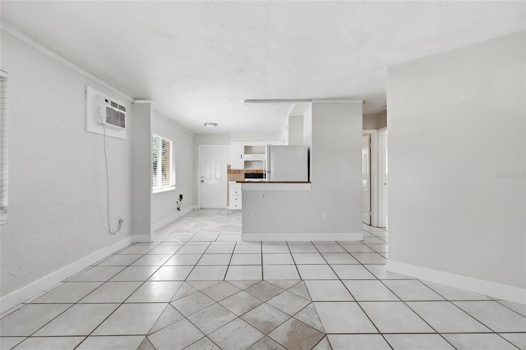 Activo con contrato: $349,900 (5 camas, 0 baños, 1980 Pies cuadrados)
