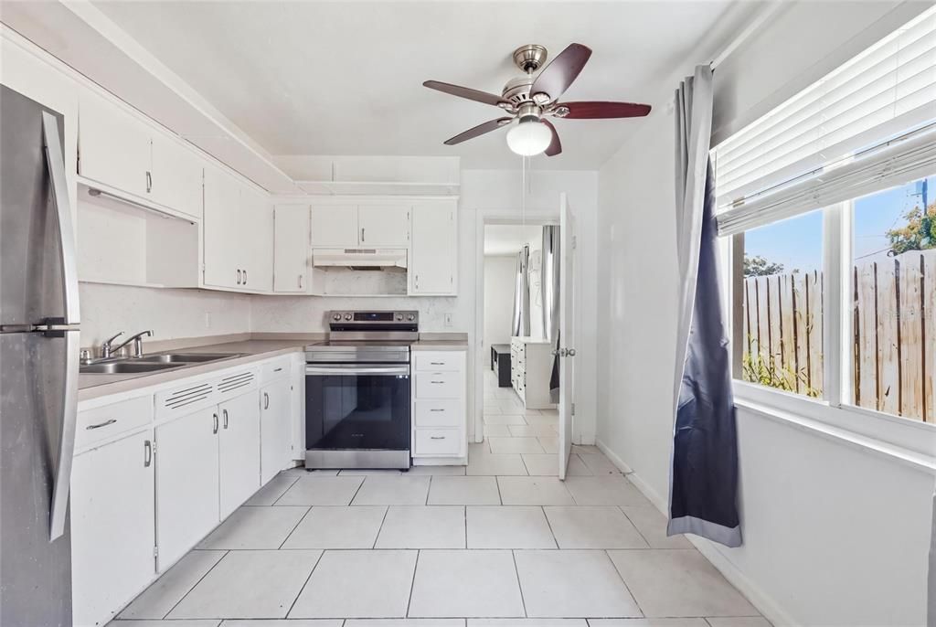 Activo con contrato: $349,900 (5 camas, 0 baños, 1980 Pies cuadrados)