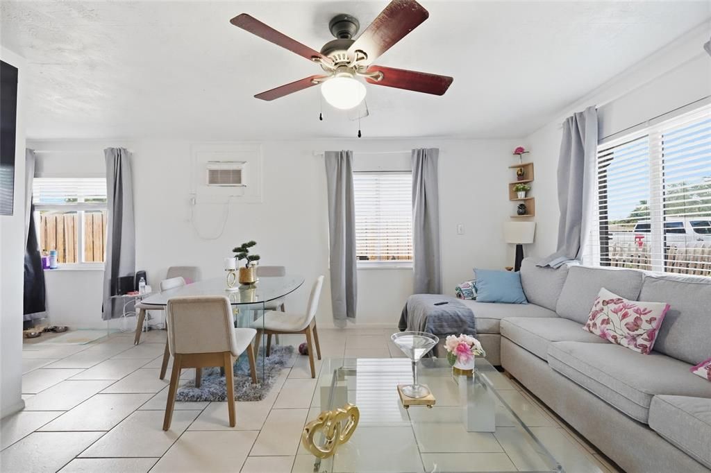 Activo con contrato: $349,900 (5 camas, 0 baños, 1980 Pies cuadrados)