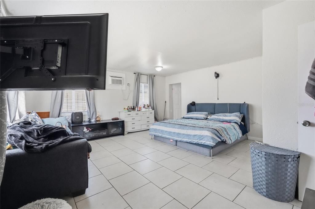 Activo con contrato: $349,900 (5 camas, 0 baños, 1980 Pies cuadrados)