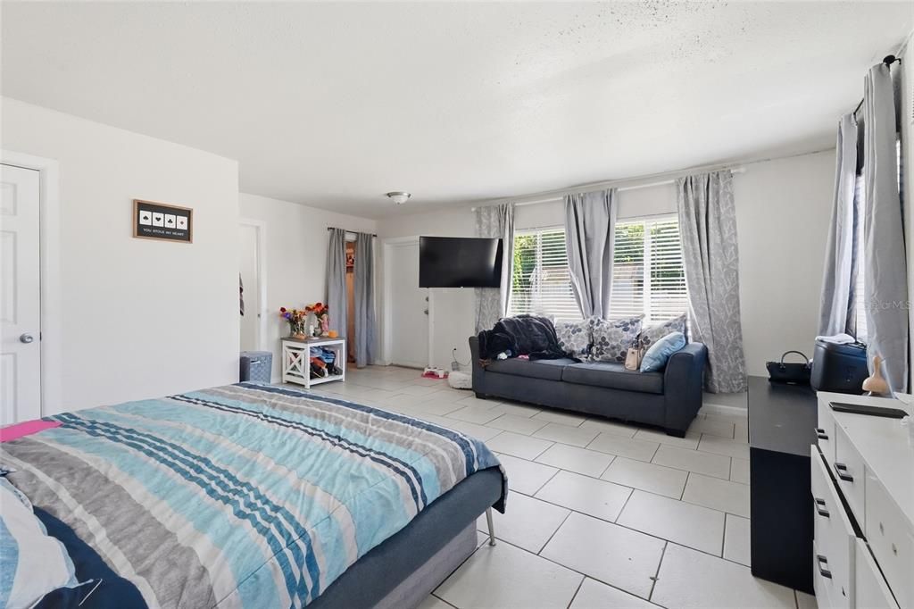 Activo con contrato: $349,900 (5 camas, 0 baños, 1980 Pies cuadrados)