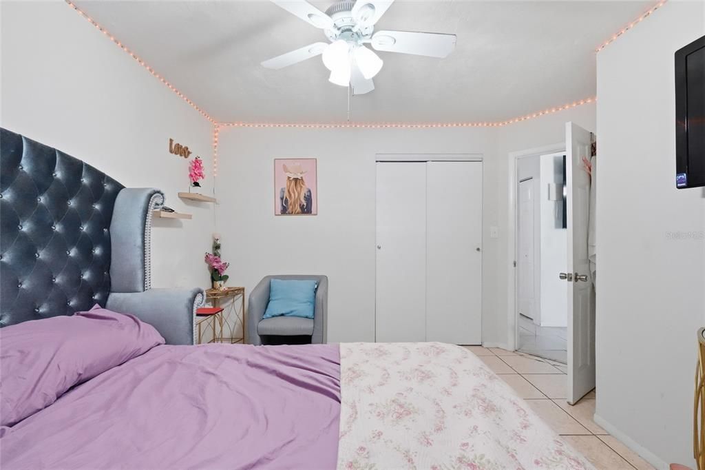 Activo con contrato: $349,900 (5 camas, 0 baños, 1980 Pies cuadrados)