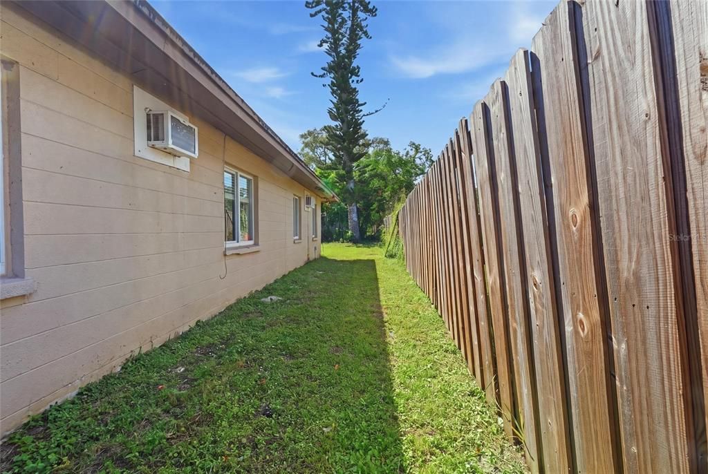 Activo con contrato: $349,900 (5 camas, 0 baños, 1980 Pies cuadrados)