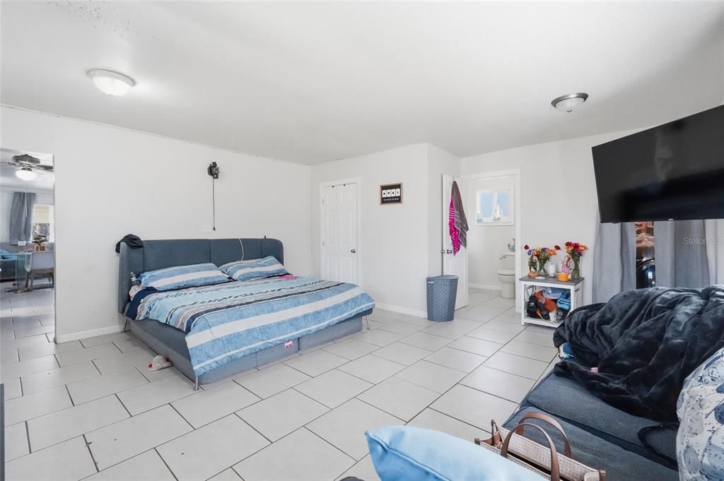 Activo con contrato: $349,900 (5 camas, 0 baños, 1980 Pies cuadrados)