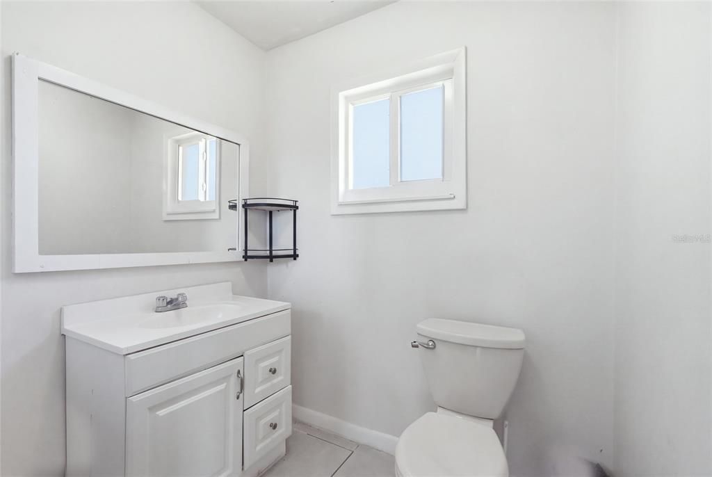 Activo con contrato: $349,900 (5 camas, 0 baños, 1980 Pies cuadrados)