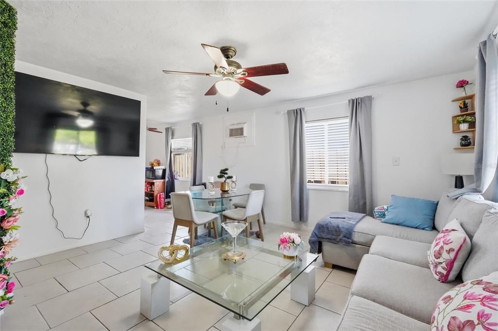 Activo con contrato: $349,900 (5 camas, 0 baños, 1980 Pies cuadrados)