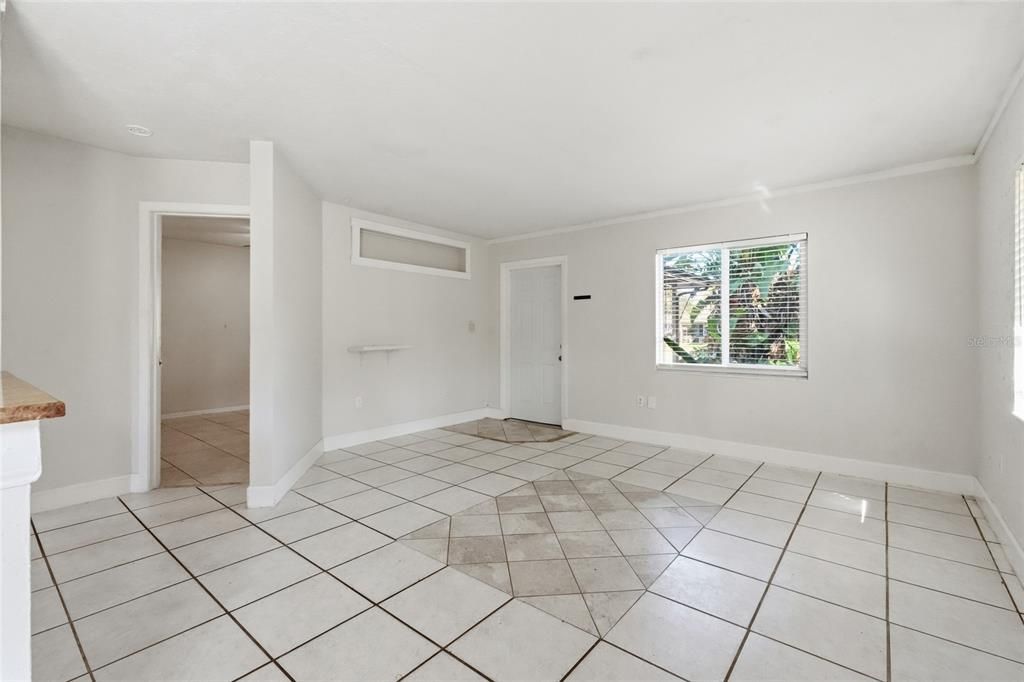 Activo con contrato: $349,900 (5 camas, 0 baños, 1980 Pies cuadrados)