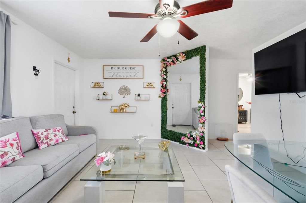 Activo con contrato: $349,900 (5 camas, 0 baños, 1980 Pies cuadrados)