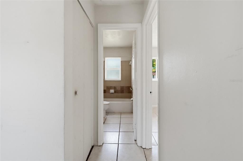 Activo con contrato: $349,900 (5 camas, 0 baños, 1980 Pies cuadrados)