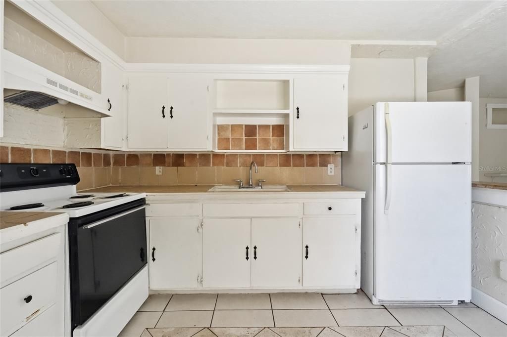 Activo con contrato: $349,900 (5 camas, 0 baños, 1980 Pies cuadrados)