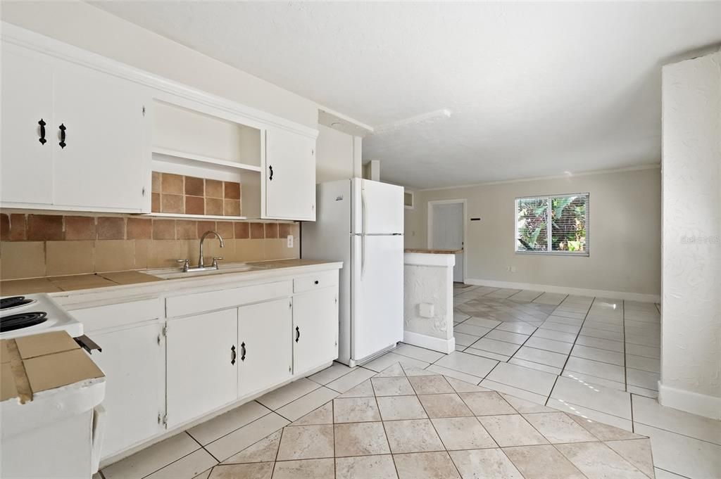 Activo con contrato: $349,900 (5 camas, 0 baños, 1980 Pies cuadrados)