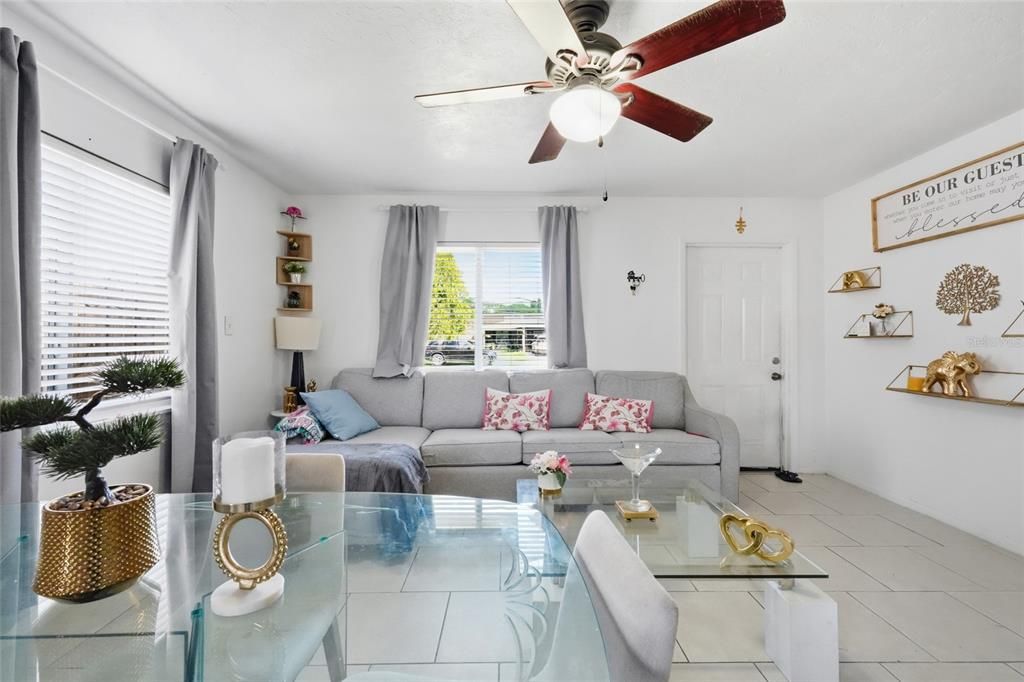 Activo con contrato: $349,900 (5 camas, 0 baños, 1980 Pies cuadrados)