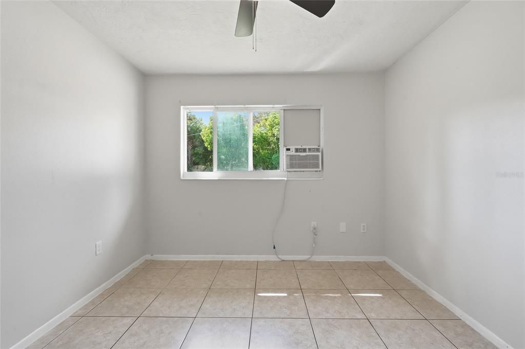 Activo con contrato: $349,900 (5 camas, 0 baños, 1980 Pies cuadrados)