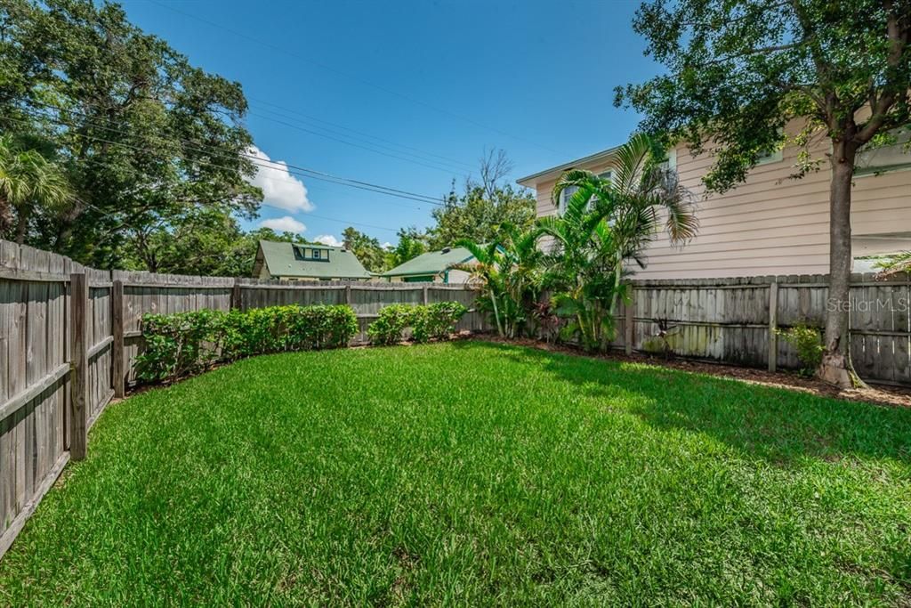 For Rent: $3,250 (3 beds, 2 baths, 1297 Square Feet)