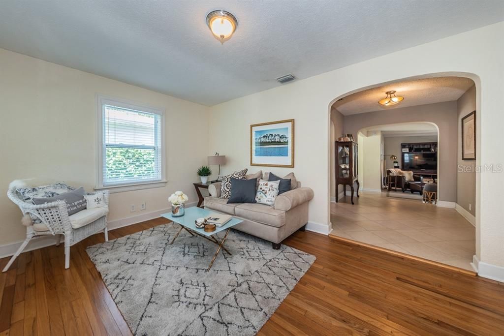 For Rent: $3,250 (3 beds, 2 baths, 1297 Square Feet)