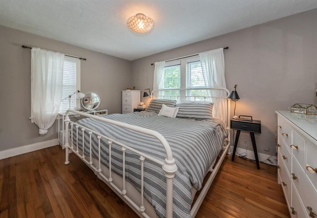 For Rent: $3,250 (3 beds, 2 baths, 1297 Square Feet)