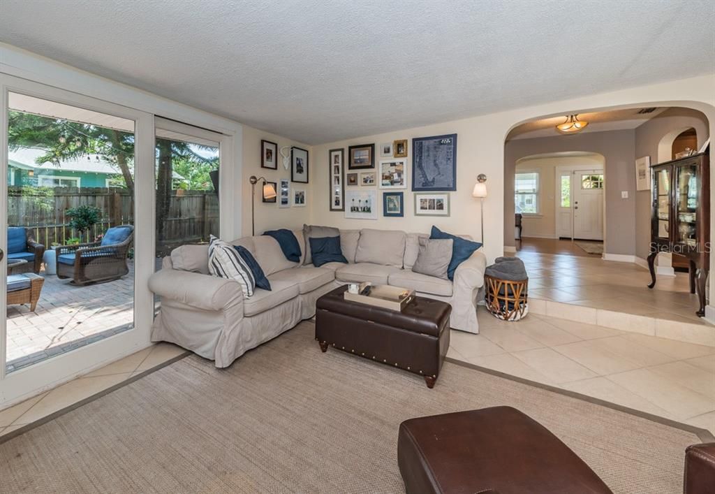 For Rent: $3,250 (3 beds, 2 baths, 1297 Square Feet)