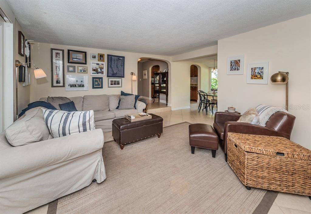 For Rent: $3,250 (3 beds, 2 baths, 1297 Square Feet)