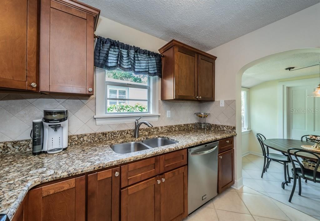 For Rent: $3,250 (3 beds, 2 baths, 1297 Square Feet)