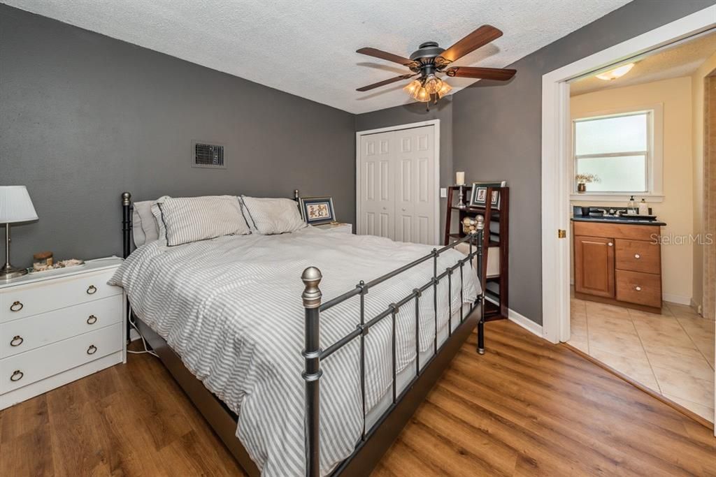 For Rent: $3,250 (3 beds, 2 baths, 1297 Square Feet)
