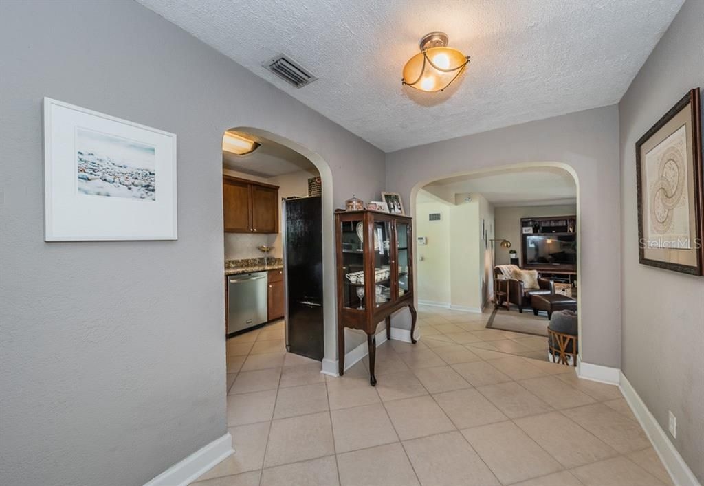 For Rent: $3,250 (3 beds, 2 baths, 1297 Square Feet)