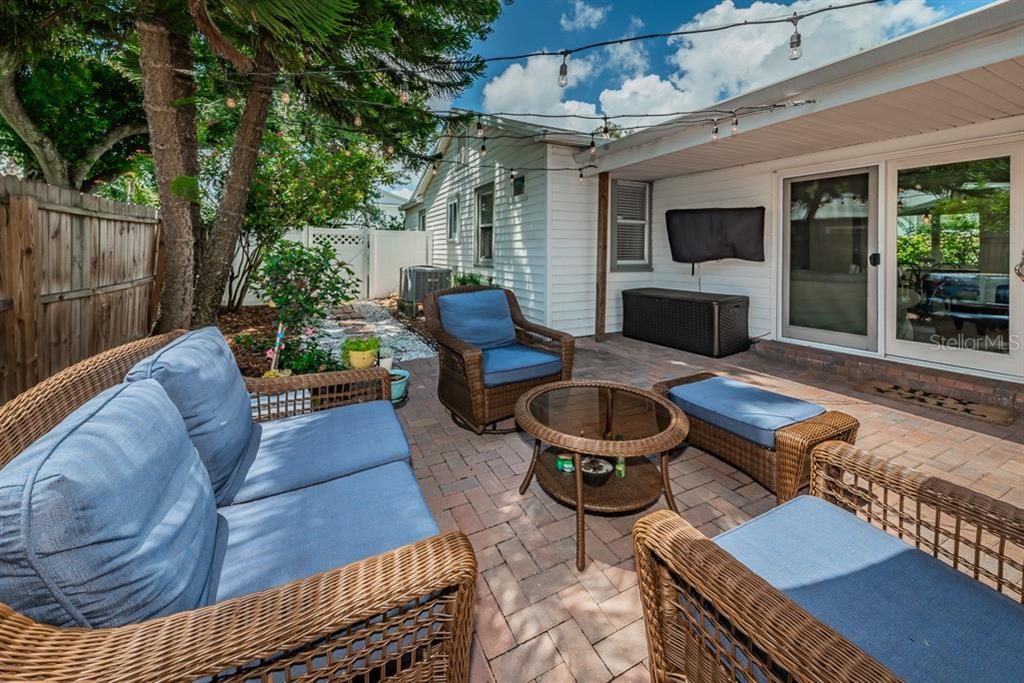 For Rent: $3,250 (3 beds, 2 baths, 1297 Square Feet)