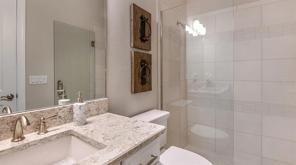 En Venta: $1,775,734 (3 camas, 3 baños, 3004 Pies cuadrados)