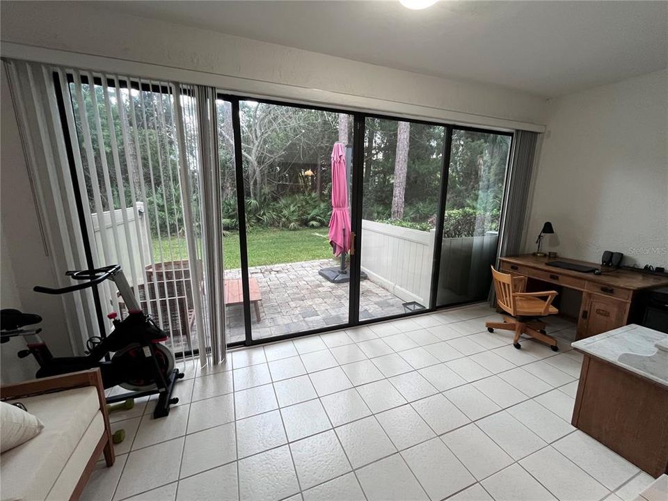 На продажу: $199,900 (2 спален, 2 ванн, 1360 Квадратных фут)