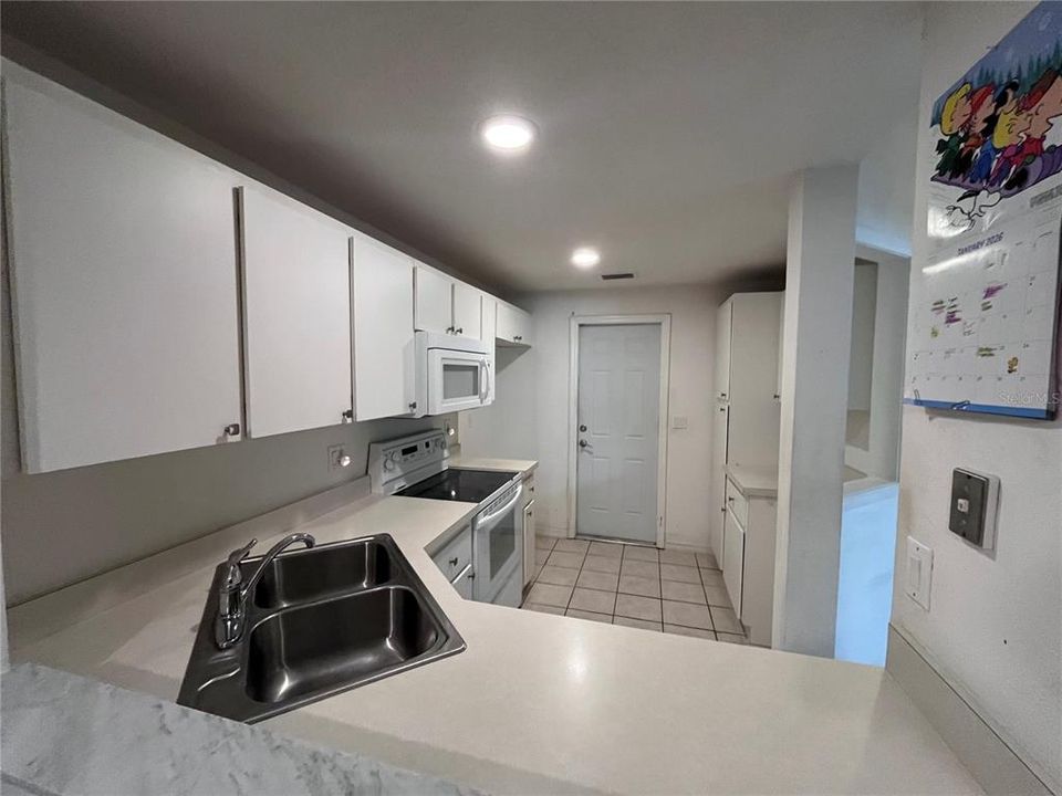 На продажу: $199,900 (2 спален, 2 ванн, 1360 Квадратных фут)