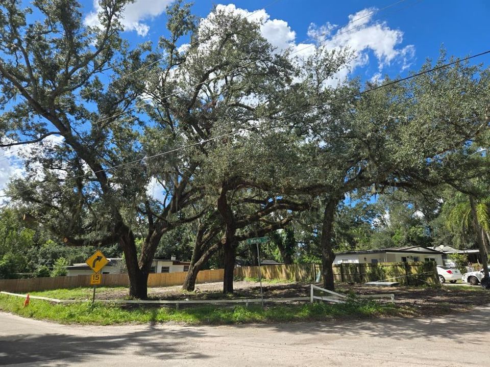 На продажу: $165,000 (0.21 acres)