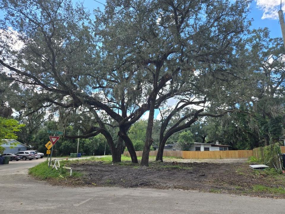 На продажу: $165,000 (0.21 acres)