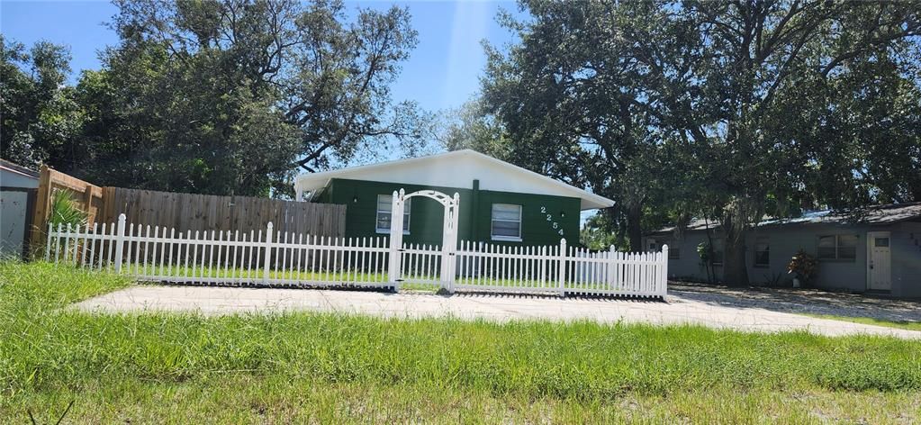 For Rent: $1,700 (2 beds, 1 baths, 700 Square Feet)