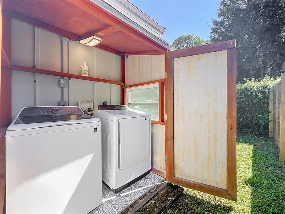 For Sale: $325,000 (2 beds, 1 baths, 1040 Square Feet)