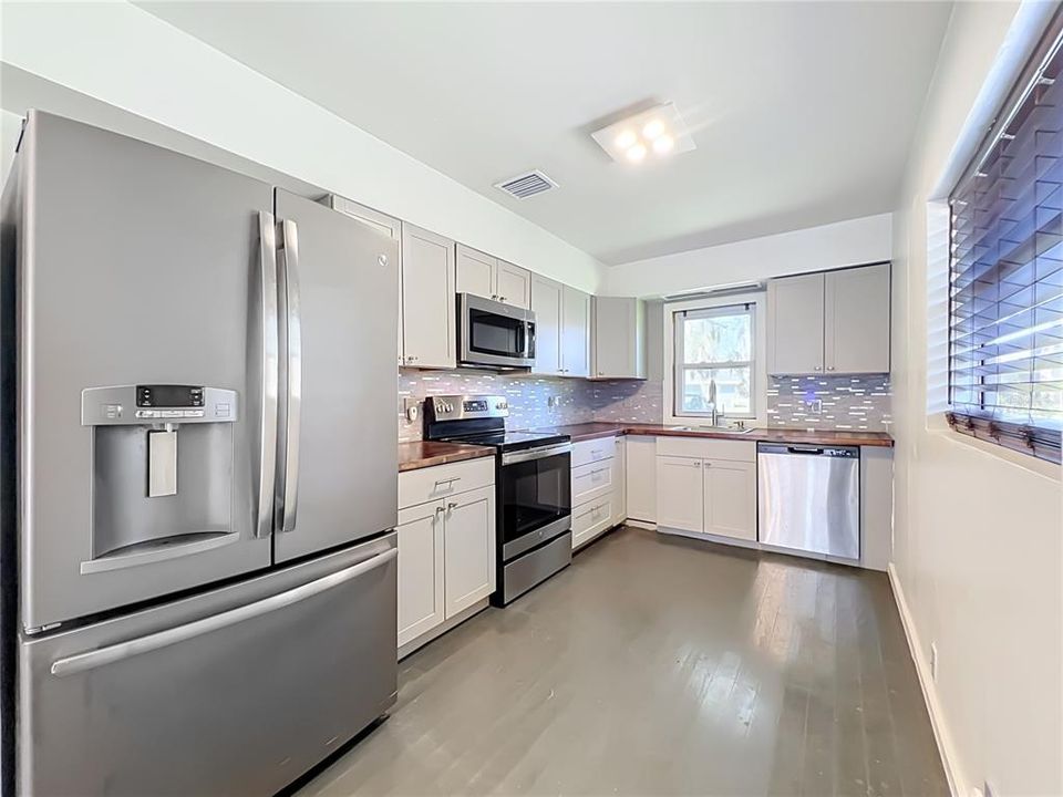 For Sale: $325,000 (2 beds, 1 baths, 1040 Square Feet)