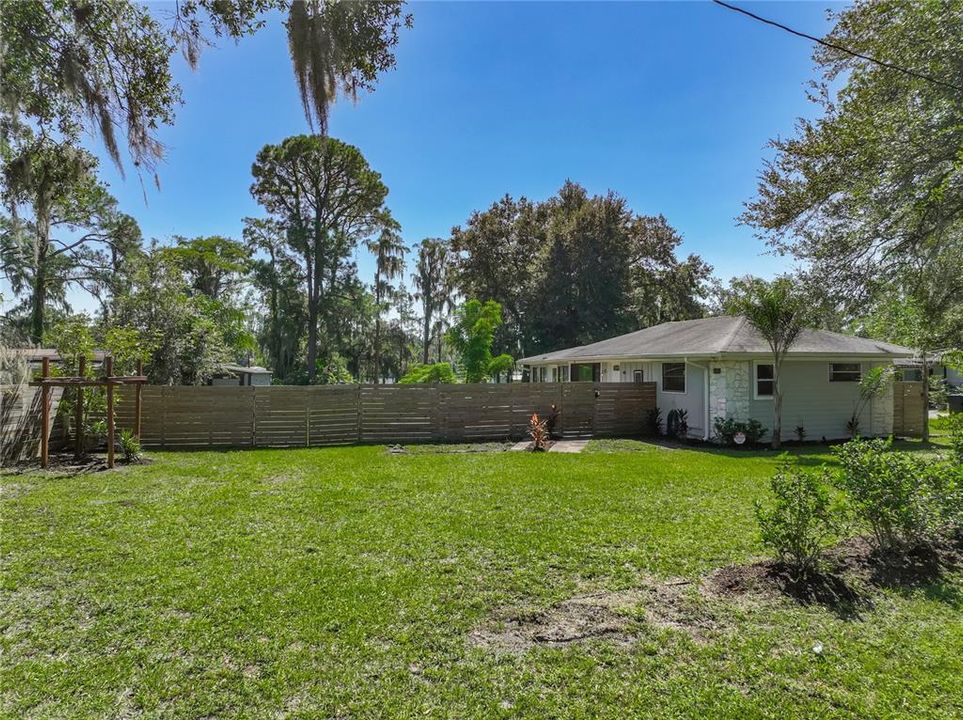 For Sale: $325,000 (2 beds, 1 baths, 1040 Square Feet)