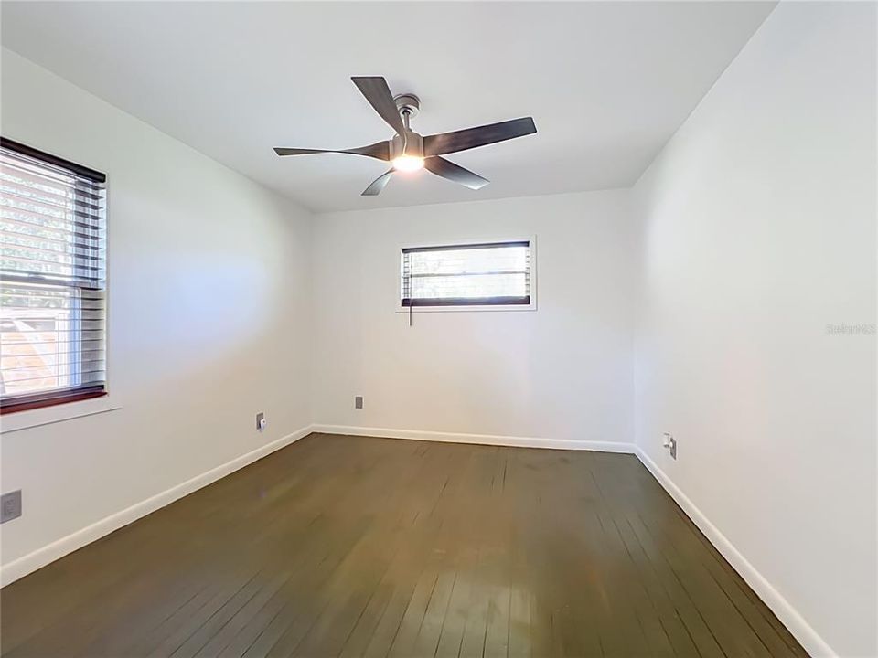 For Sale: $325,000 (2 beds, 1 baths, 1040 Square Feet)